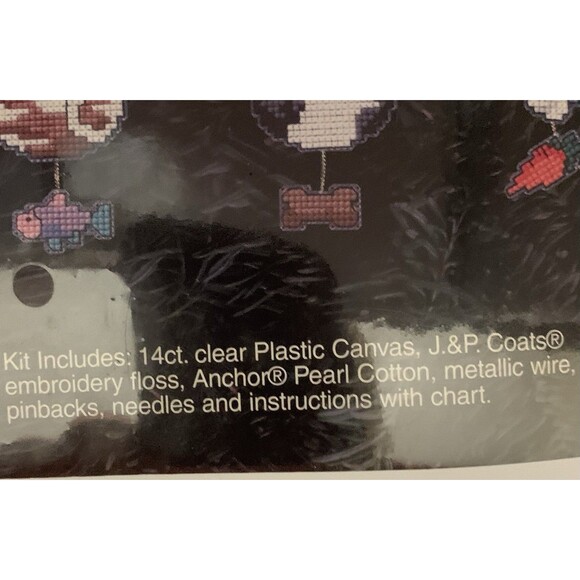 Plastic Canvas cross stitch Christmas Jewelry Ensemble Kit Santa Cat pin USA - Picture 7 of 8